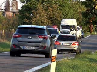 Cyklista našiel v priekope mŕtveho muža. Mohol tam ležať aj týždeň