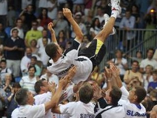 Povinná jazda pre Slovákov, Čechov i Španielov, Hrbatý sa veľkolepo lúčil