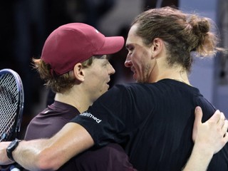 Zverev sa v semifinále stretne so Sinnerom