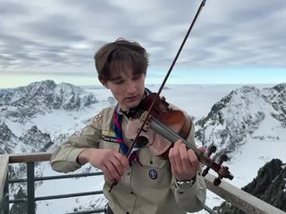 Betlehemské svetlo svieti už aj na Lomnickom štíte vo Vysokých Tatrách