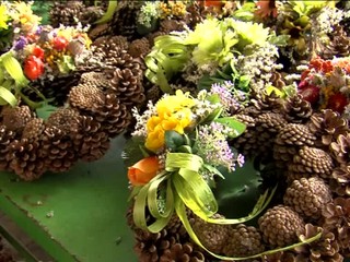 Dušičky, sviatky plastových vencov, ktoré sa budú rozkladať roky