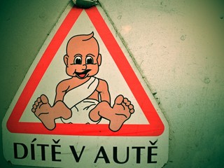 V Senci zachranili dieťa zo zamknutého auta