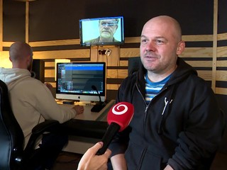 Koleník o scénach so zbraňami: Musíme úplne dôverovať štábu a rekvizitárom, ktorí obsluhujú zbrane