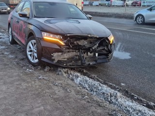 Zlomok sekundy od tragédie: Mestský policajt zachránil deti na priechode