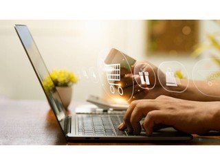 Allegro zvládlo predvianočný maratón: 99,5 % zásielok doručilo pred Vianocami načas. Január prináša výpredaje aj predsavzatia