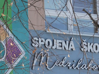 Šok v Medzilaborciach: Gymnázium sa napriek plánom rodičov nezriadi pod mestom