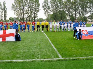 Anglický skalp mladých Slovákov