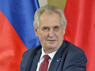 ONLINE: Miloš Zeman udelí štátne vyznamenanie Zelenskému za odvahu a statočnosť