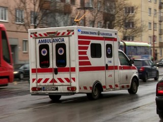 V Bratislave zrazila chodca električka