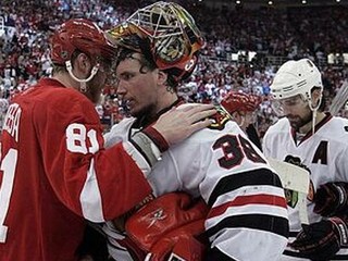 Detroit predlžoval, no postúpil do finále NHL