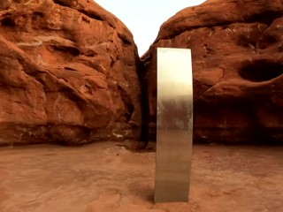 Už ste ho videli? Objaví sa, nikto nevie odkiaľ a potom sám zmizne. Záhada monolitu pokračuje