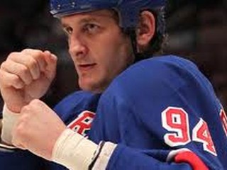 Smrť Boogaarda spôsobili lieky a alkohol