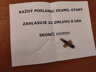 Poslancom OĽaNO prišiel výhražný list s nábojom