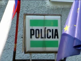 Vyšetrovateľ obvinil z vraždy muža. Ten ženu fyzicky napadol, nakoniec zomrela