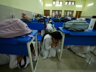 Pri indických útokoch v Pakistane zahynulo 26 ľudí, India hlási osem obetí