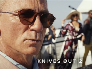 Netflix predstavil filmy roku 2022: Prichádza Knives Out 2 , Jason Momoa s rohmi a Ryan Gosling mlátiaci sa v pražskej električke