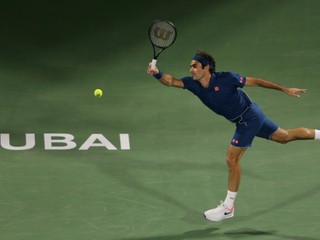 Federer zdolal vo finále v Dubaji mladého Tsitsipasa a získal svoj jubilejný 100. singlový titul