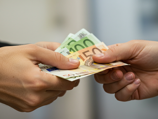 Rakúsko obmedzí Ukrajincom prístup k rodinným dávkam