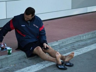 Avery si v Bratislave strihal nechty, skončil na farme