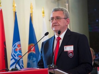 Šéfovi albánskeho futbalu odpálili dom. V strehu je aj UEFA