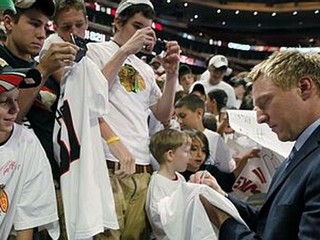 Hossa po prvý raz od operácie korčuľoval, návrat ale zatiaľ nejasný