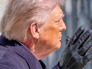 Červený fľak na krku Donalda Trumpa vyvolal otázky: Biely dom odhaľuje príčinu