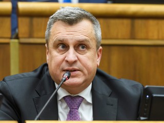 Postaví SNS svojho kandidáta na prezidenta? Pellegrini jej podporu odmietol