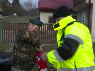 Mali druhé Vianoce. Seniorov obdarovali hasiči týmito darčekmi