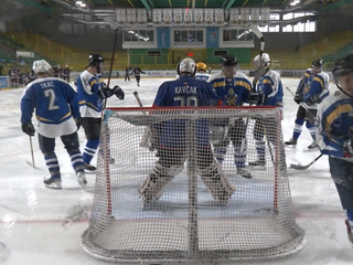 Kňazi a rehoľníci vymenili rúcha za dresy: Hokejom pomáhali tým, ktorí to potrebujú