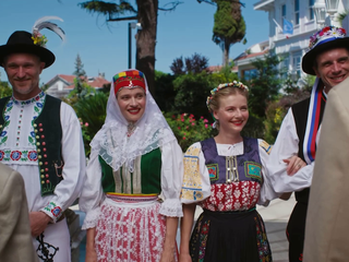 Herci zo seriálu Lásky v Istanbule si obliekli slovenské kroje: Aha, ako im to svedčí!