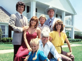 SMUTNÁ správa pre fanúšikov legendárneho seriálu DALLAS: Zomrela jedna z hviezd!