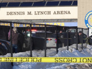 Streľba na hokejovom zápase má TRI obete