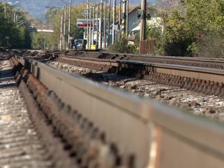 V minulom roku na železničnom priecestí bolo 123 nehôd. Ministerstvo na vyššiu bezpečnosť nemá peniaze