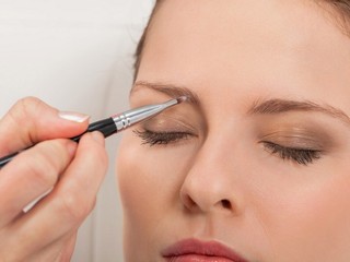 Jesenné trendy v líčení: Žiadna nuda, s takýmto mejkapom budete neprehliadnuteľné