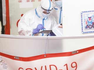 PREHĽAD: Deti do 6 rokov sa považujú za očkované, uvoľnenie športových aktivít