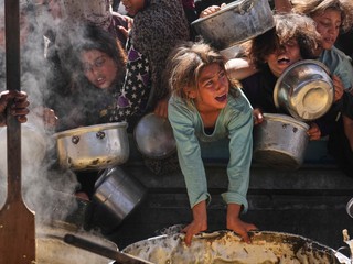 Izraelské údery v Gaze za tri dni zabili vyše 300 Palestínčanov