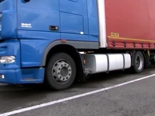 Vodič varil polievku na parkovisku, zhorel kamión aj ďalšie návesy