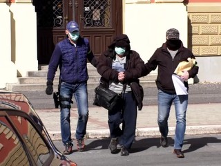 Zrušia obvineným sudcom väzbu? O niektorých rozhodnú vo štvrtok