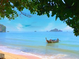 Ženy sa prezliekli za colníčky a prenikli do zabezpečenej letiskovej zóny