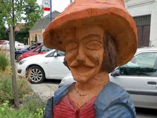 V Hurbanove strážia priechod rozprávkové figúrky