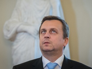 Danko chce presadiť zrušenie koncesionárskych poplatkov pre dôchodcov