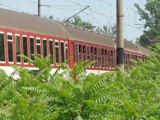 Žena sa postavila do koľajiska práve, keď prichádzal rýchlik