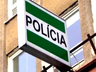 Ján zabil svoju sestru sekerou. Mala dieru v hlave, hovoria susedia