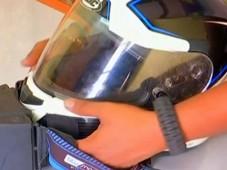 Ako sa schladiť keď jazdíte na motorke? V horúcej Indii našli odpoveď