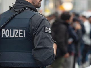 Nemecká polícia zadržala muža, ktorý mal obstarávať zbrane pre Hamas