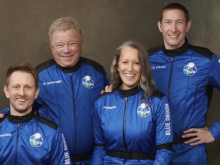 NAŽIVO: Kapitán Kirk zo Star Treku odletel do vesmíru