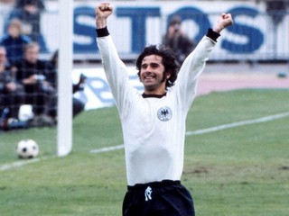 Gerd Müller sa dočká sochy. Zafinancujú ju zbierkou fanúšikovia