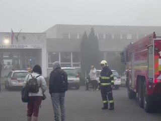 Za správy je obvinený: Študent (17) nahlasoval bombu na strednej škole