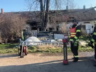 Tragický požiar v Hornom Jatove: V dome našli bez známok života muža a ženu