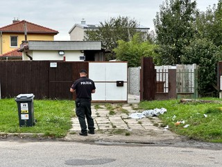 Rušné ráno v hlavnom meste: Do nemocnice previezli dobodaného muža